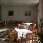 מלון Turia 4*